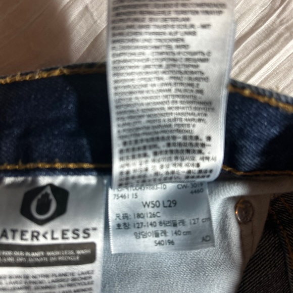 Levi's Classic Label with Red and Tan - Picture 3 of 5